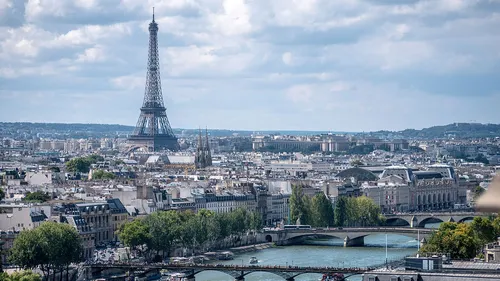 COVID : le taux d’incidence s’affole chez les jeunes parisiens